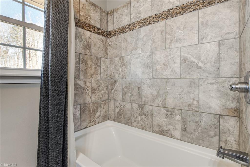 2615 Stutts Road Asheboro, NC 27205 - Photo 29 of 43 Spacious Tub/shower