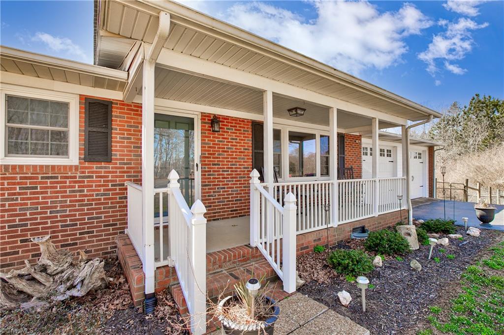 2615 Stutts Road Asheboro, NC 27205 - Photo 4 of 43 Stop the car! Brick Beauty!