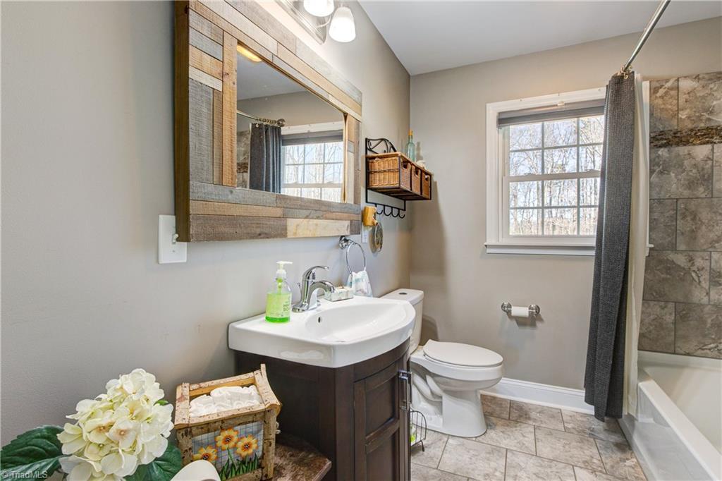 2615 Stutts Road Asheboro, NC 27205 - Photo 31 of 43 Full bath, Tiled tub/shower combination