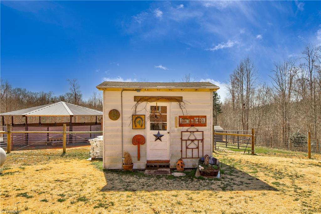 2615 Stutts Road Asheboro, NC 27205 - Photo 10 of 43 Cozy Storage building!