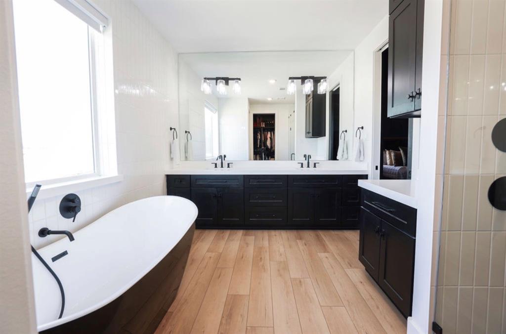 6724 Clearwater Ranch Road Wills Point, TX 75169 - Photo 17 of 38 a bathroom with a double vanity sink mirror and bathtub