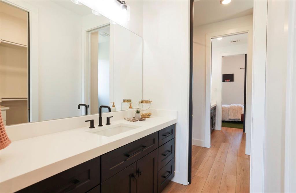6724 Clearwater Ranch Road Wills Point, TX 75169 - Photo 21 of 38 a en suite bathroom with a double vanity sink and mirror