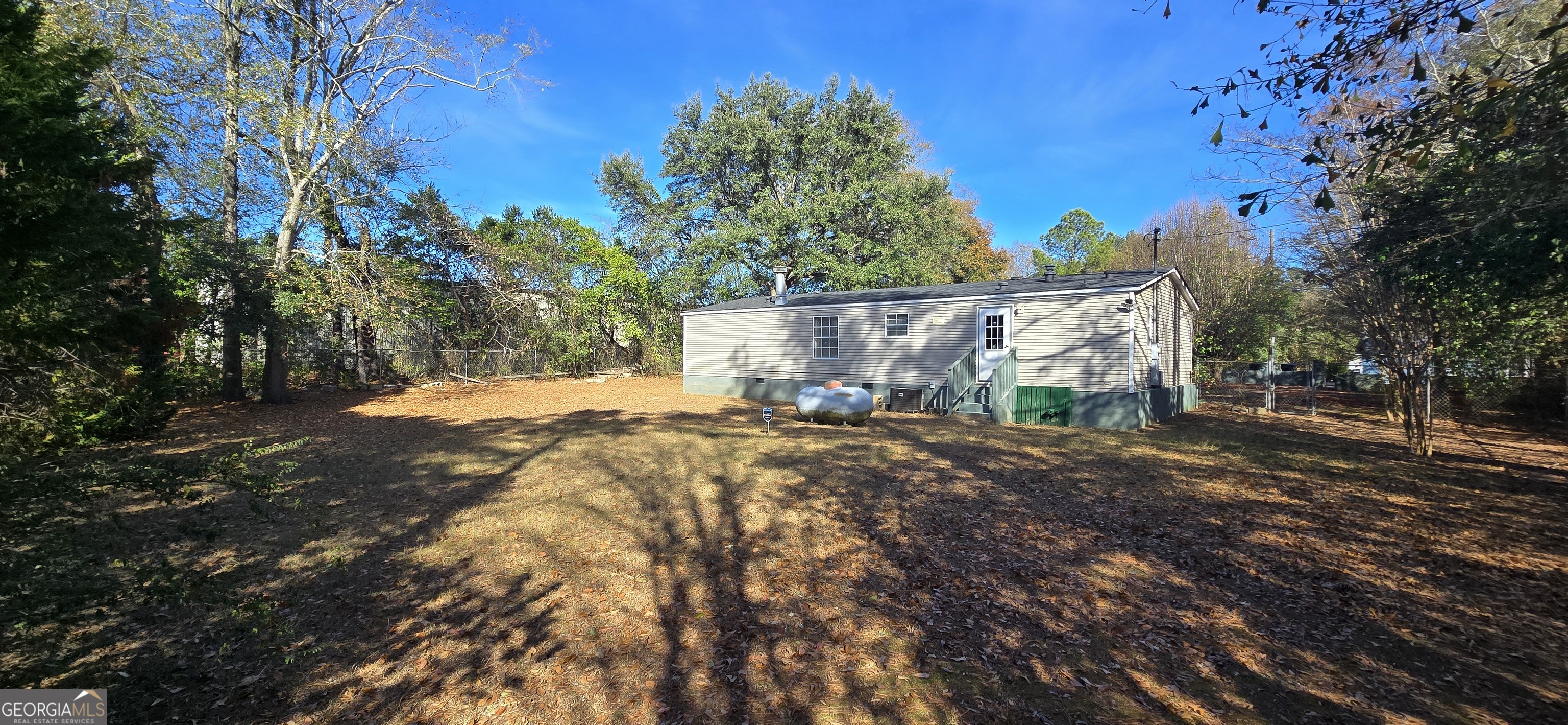 912 Druid Street Dublin, GA 31021 - Photo 3 of 32 a view of backyard with green space