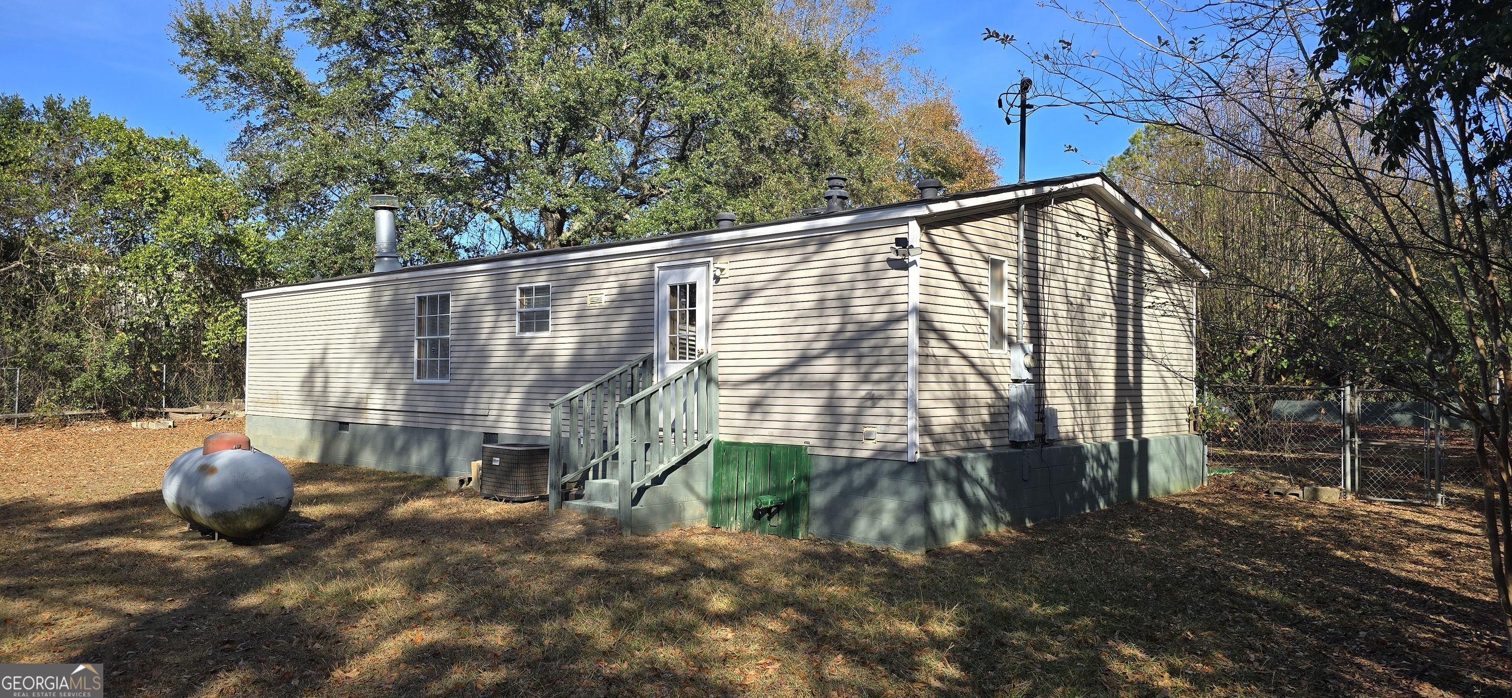 912 Druid Street Dublin, GA 31021 - Photo 7 of 32 a backyard of a house with table and chairs