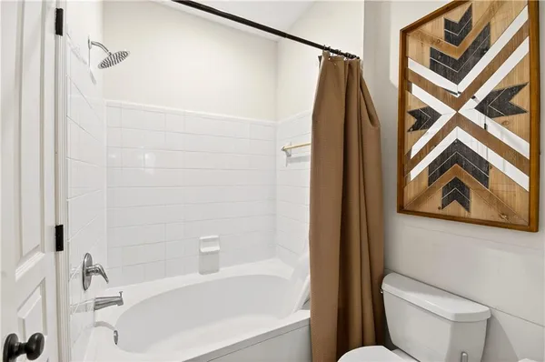 a en suite bathroom with a double vanity sink and a mirror