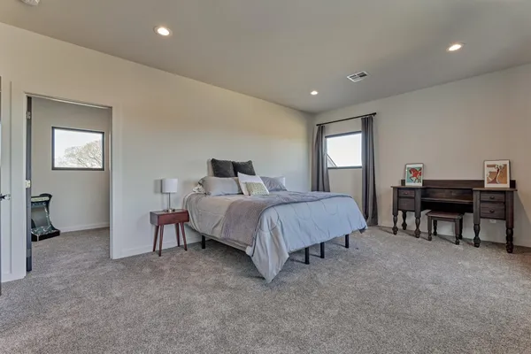 $8,999,999 | 22199 Interstate Highway North, Buffalo, TX 75831