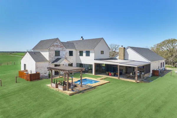 $8,999,999 | 22199 Interstate Highway North, Buffalo, TX 75831