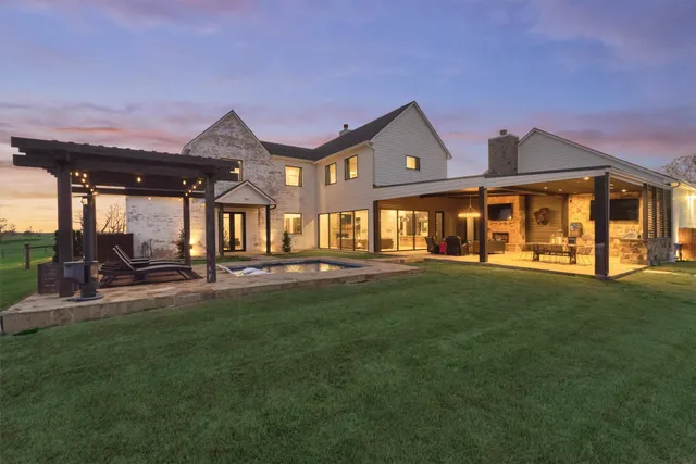 a view of an house with backyard and porch