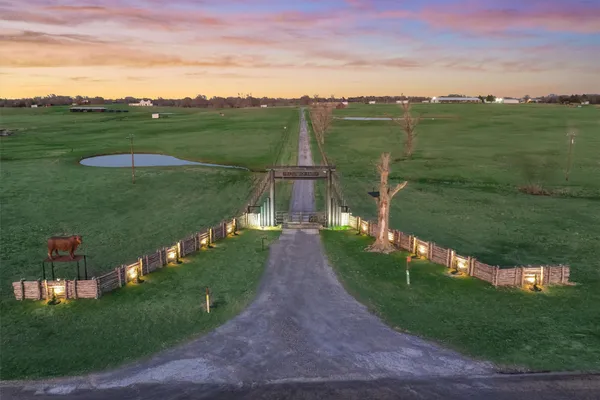 $8,999,999 | 22199 Interstate Highway North, Buffalo, TX 75831