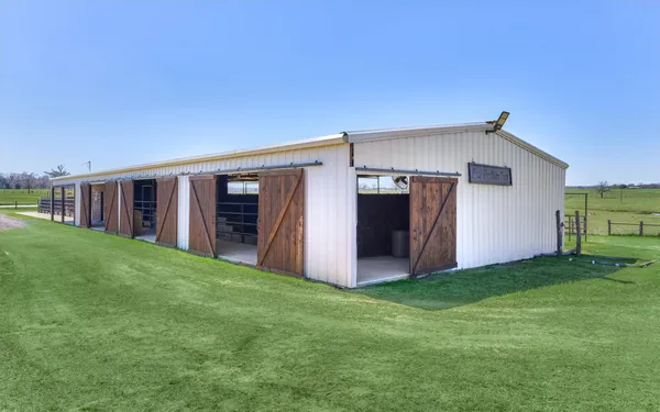 $8,999,999 | 22199 Interstate Highway North, Buffalo, TX 75831