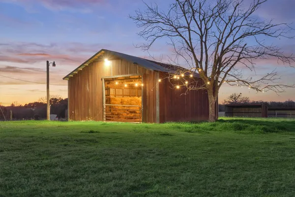 $8,999,999 | 22199 Interstate Highway North, Buffalo, TX 75831