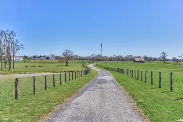 $8,999,999 | 22199 Interstate Highway North, Buffalo, TX 75831