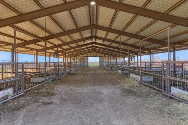 $8,999,999 | 22199 Interstate Highway North, Buffalo, TX 75831