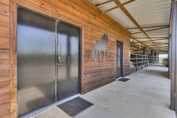 $8,999,999 | 22199 Interstate Highway North, Buffalo, TX 75831