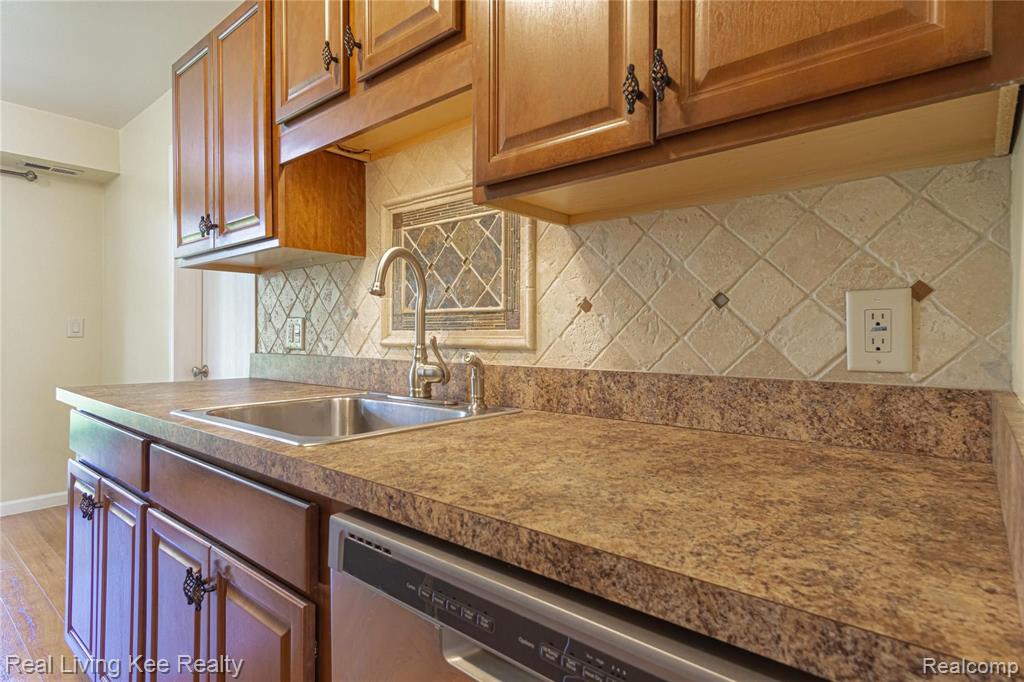 1853 Meadow Dale Court Rochester Hills, MI 48309 - Photo 12 of 43