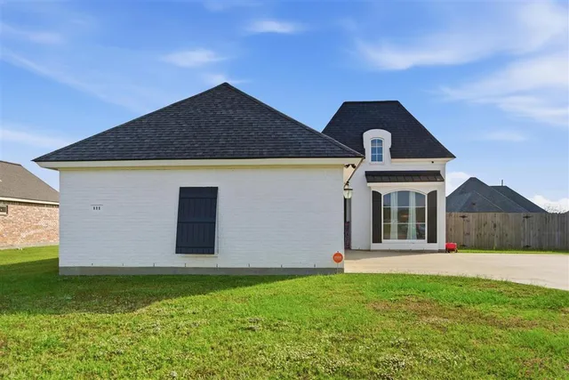 $269,000 | 111 Hickory Street, Iowa, LA 70647