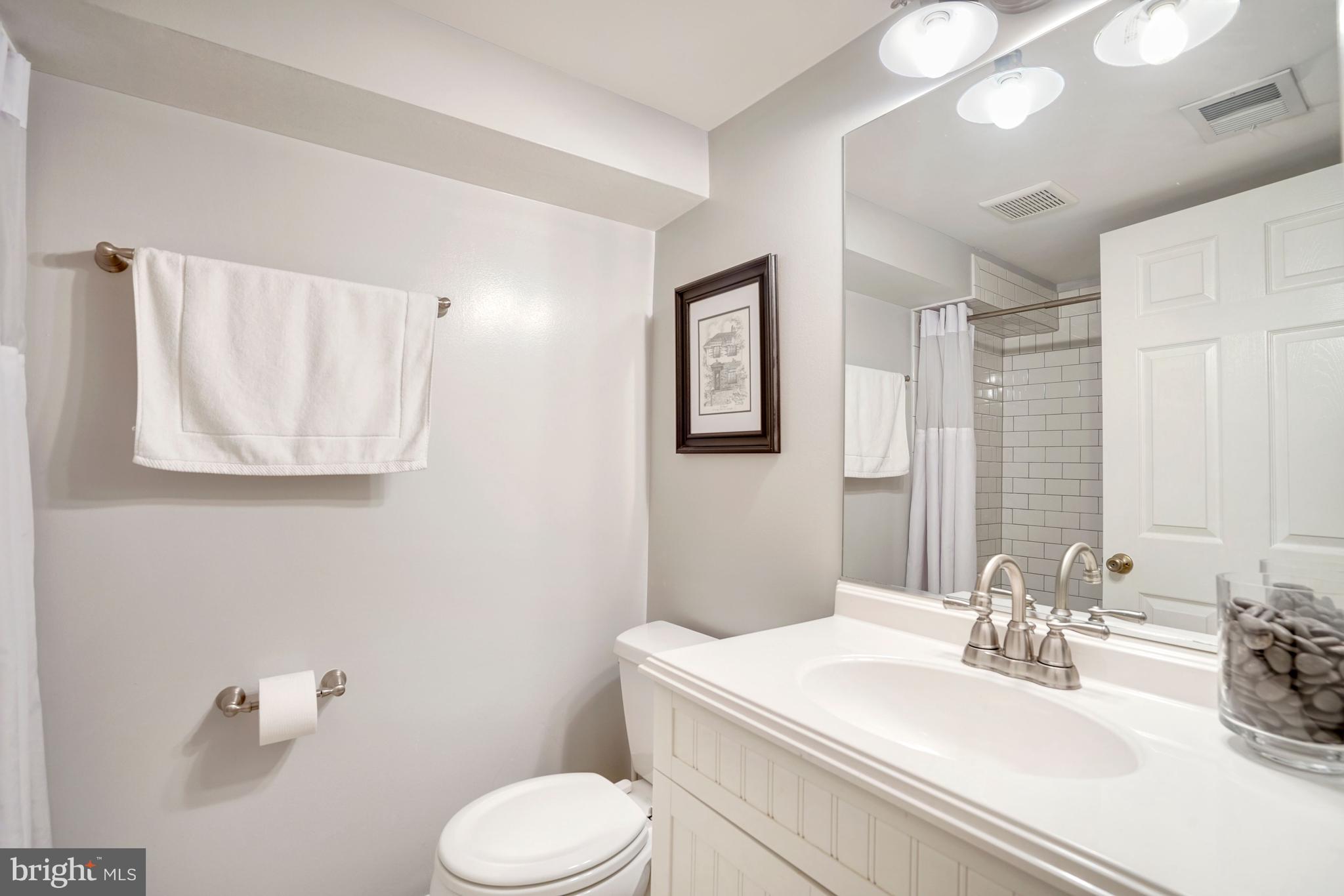 1822 Irving Street Northwest Washington, DC 20010 - Photo 20 of 23 Full Bathroom #3