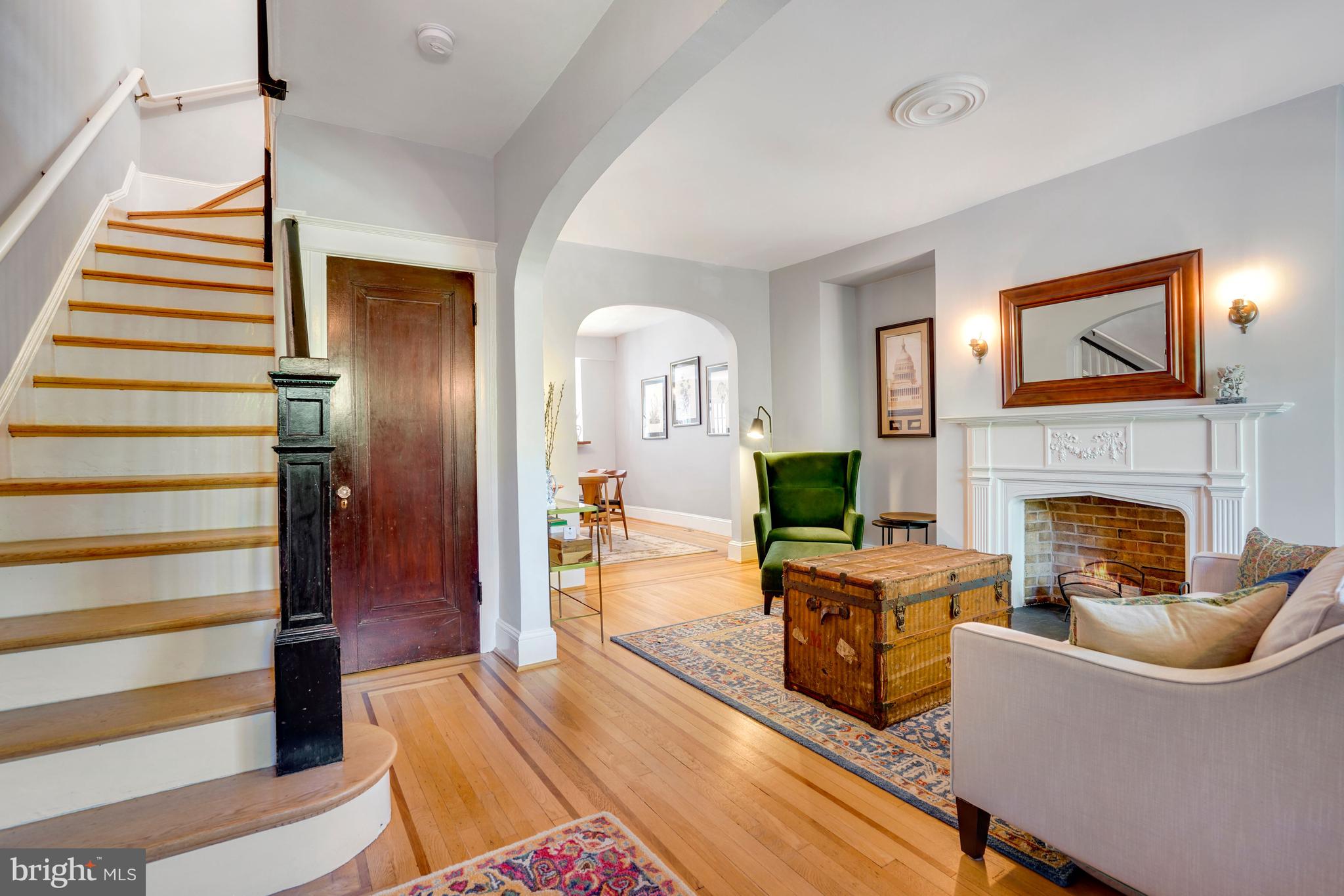 1822 Irving Street Northwest Washington, DC 20010 - Photo 3 of 23 Foyer
