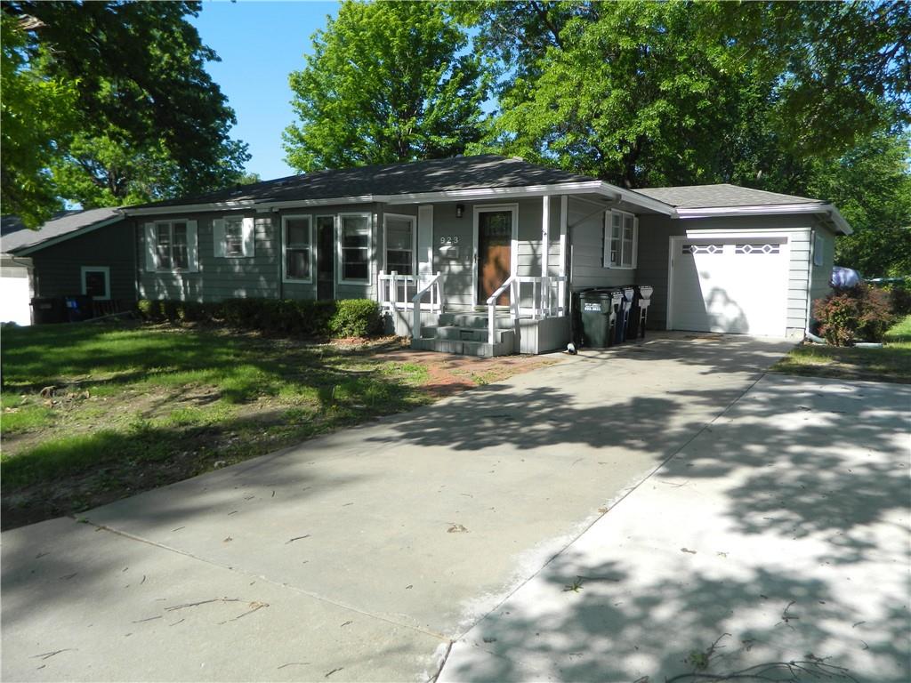 923 Crestline Drive Lawrence, KS 66049 - Photo 1 of 11