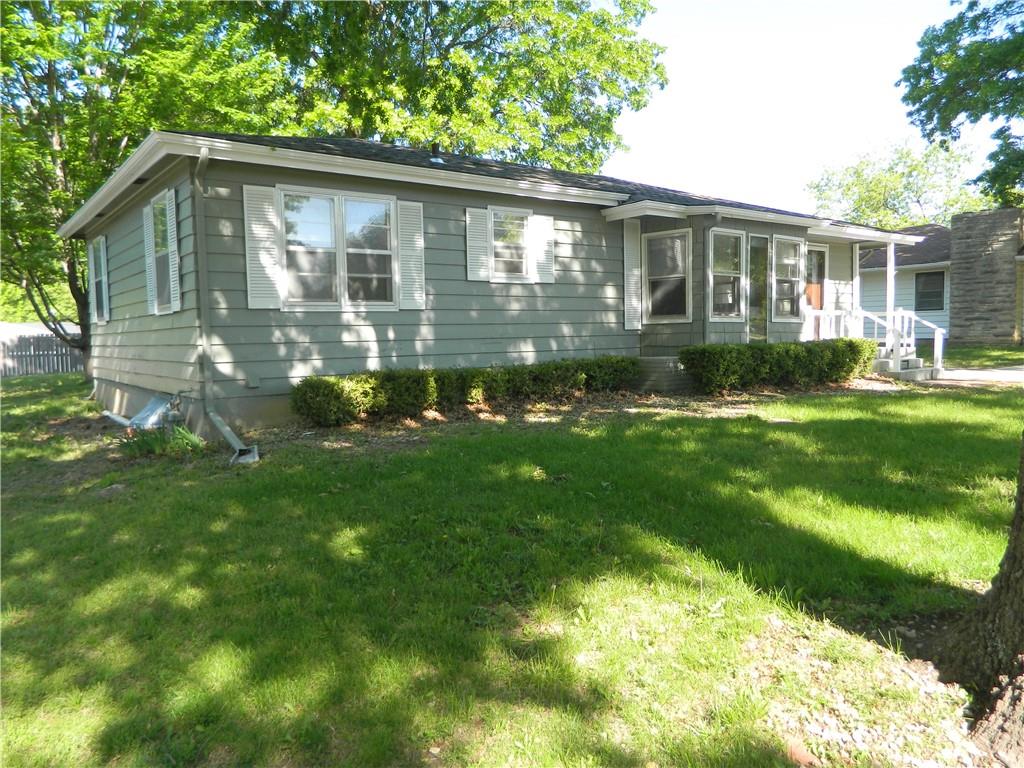 923 Crestline Drive Lawrence, KS 66049 - Photo 2 of 11