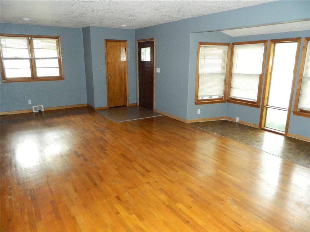 923 Crestline Drive Lawrence, KS 66049 - Photo 5 of 11