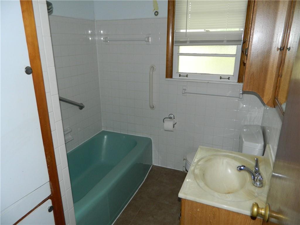 923 Crestline Drive Lawrence, KS 66049 - Photo 8 of 11