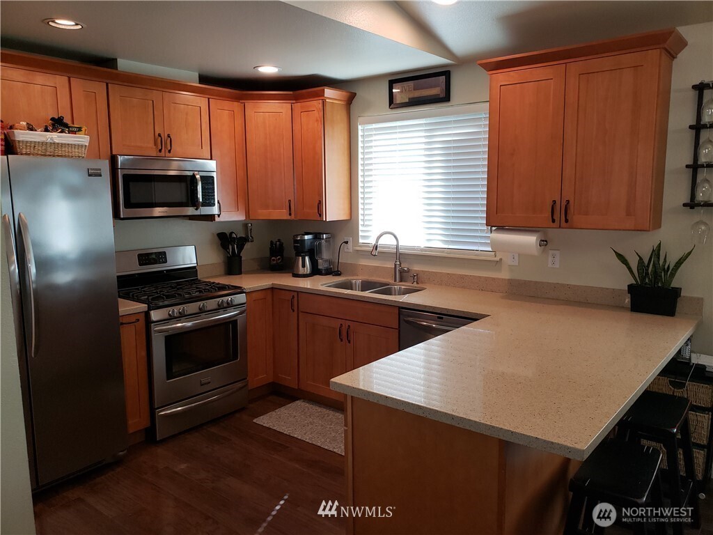 2114 Southeast 8th Drive Renton, WA 98057 - Photo 3 of 9