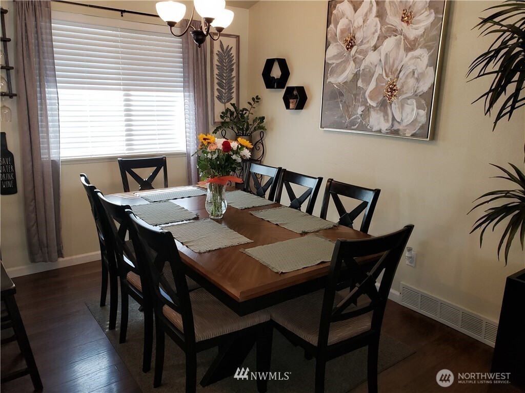 2114 Southeast 8th Drive Renton, WA 98057 - Photo 4 of 9