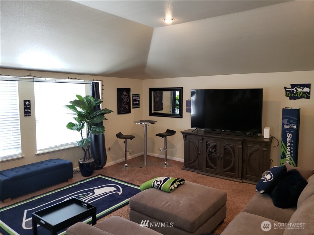 2114 Southeast 8th Drive Renton, WA 98057 - Photo 5 of 9