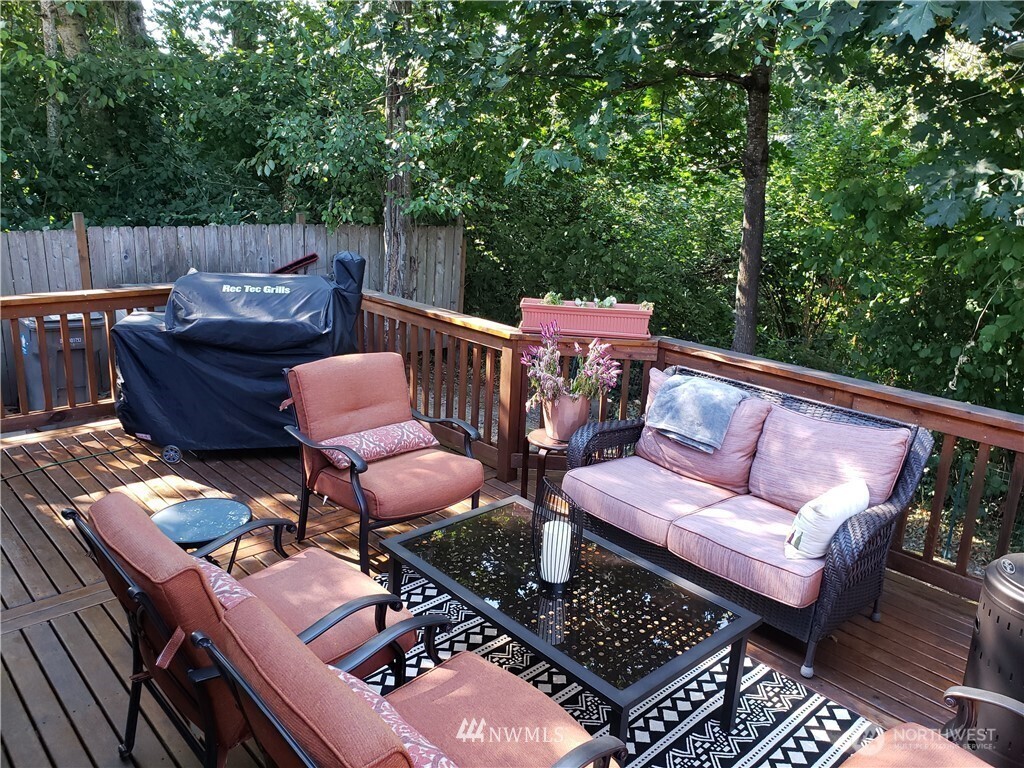 2114 Southeast 8th Drive Renton, WA 98057 - Photo 8 of 9