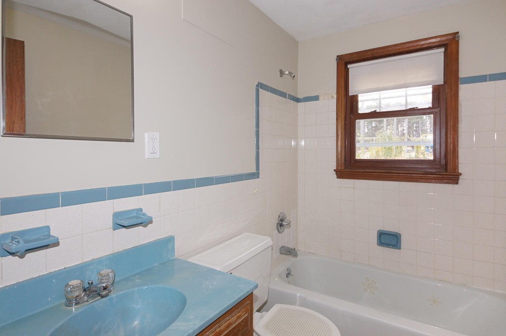 14 Dearborn Road Burlington, MA 01803 - Photo 11 of 17