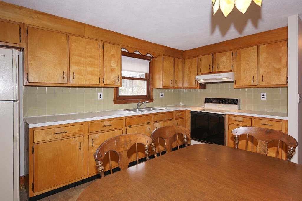14 Dearborn Road Burlington, MA 01803 - Photo 4 of 17