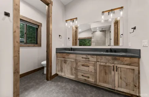 $1,350,000 | 1645 Iroquois Circle, South Lake Tahoe, CA 96150