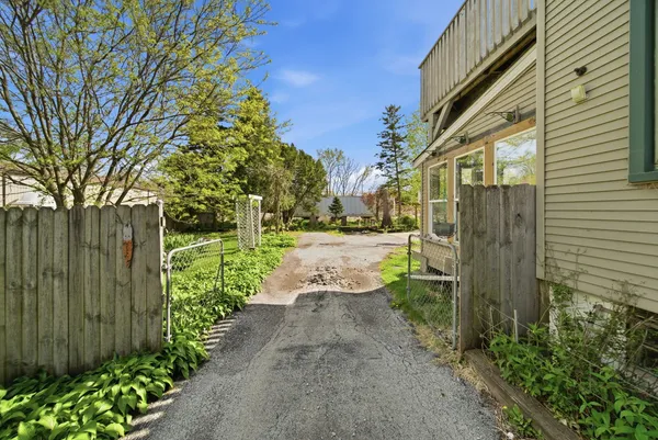 $2,500 | 2261 136th Street, Blue Island, IL 60406