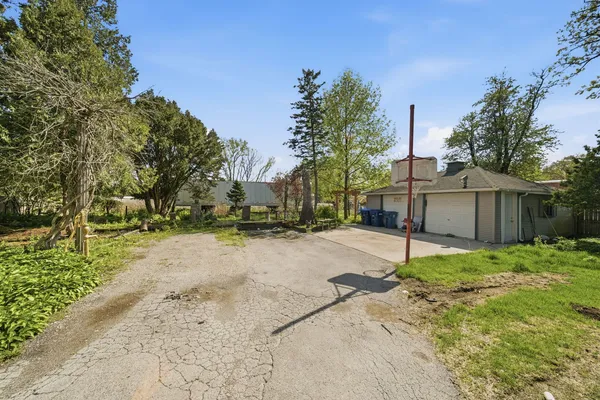 $2,500 | 2261 136th Street, Blue Island, IL 60406