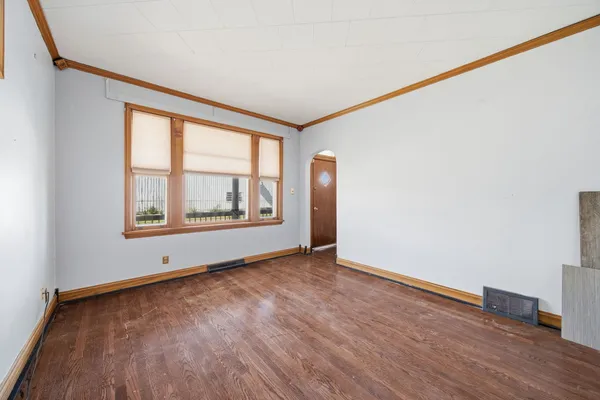 $2,500 | 2261 136th Street, Blue Island, IL 60406