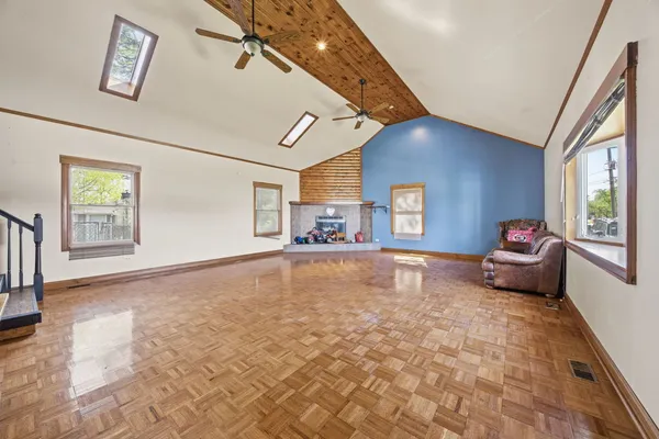 $2,500 | 2261 136th Street, Blue Island, IL 60406