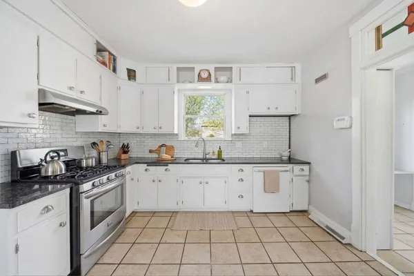 $2,500 | 2261 136th Street, Blue Island, IL 60406