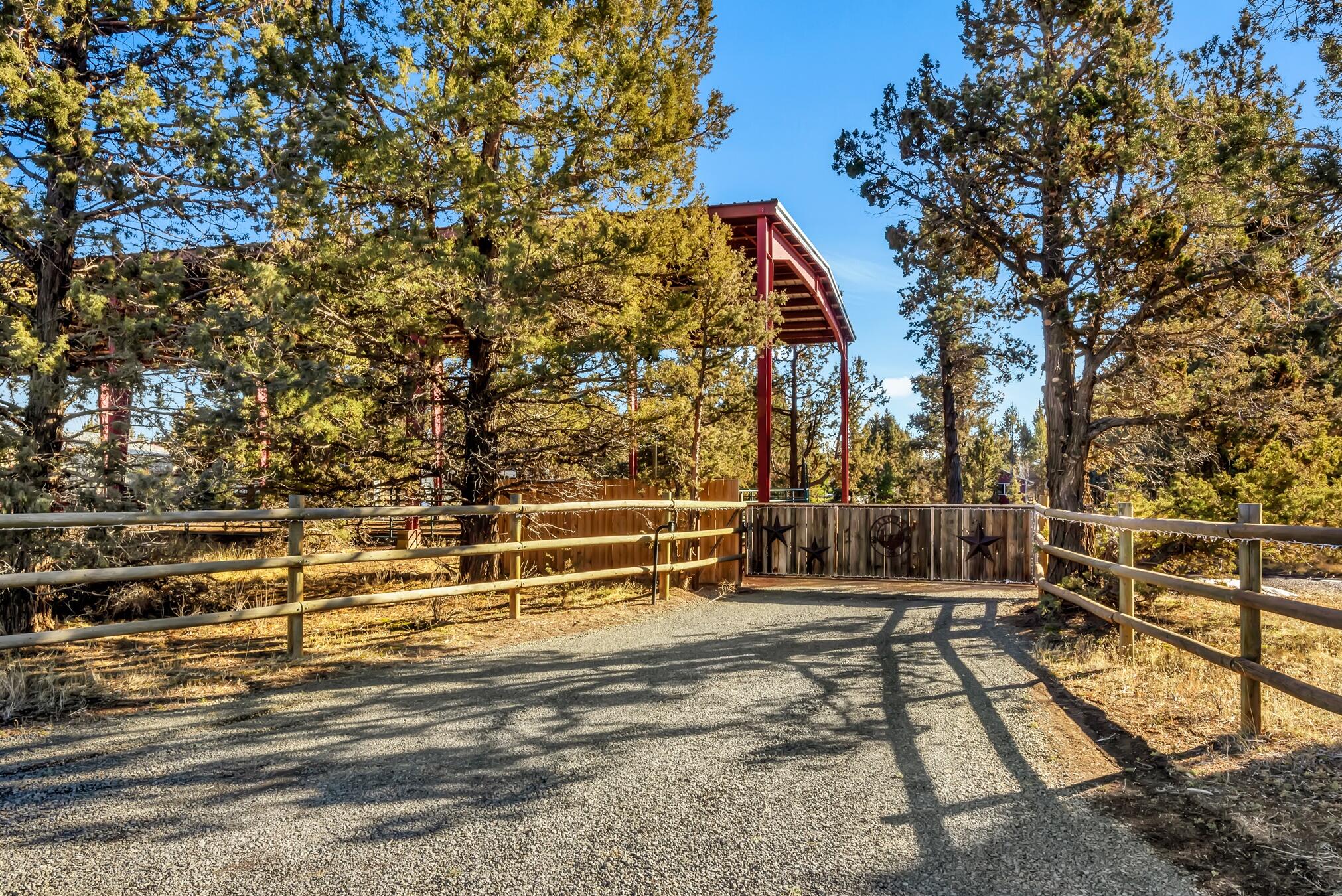 18555 Innes Market Road Bend, OR 97703 - Photo 4 of 52 4