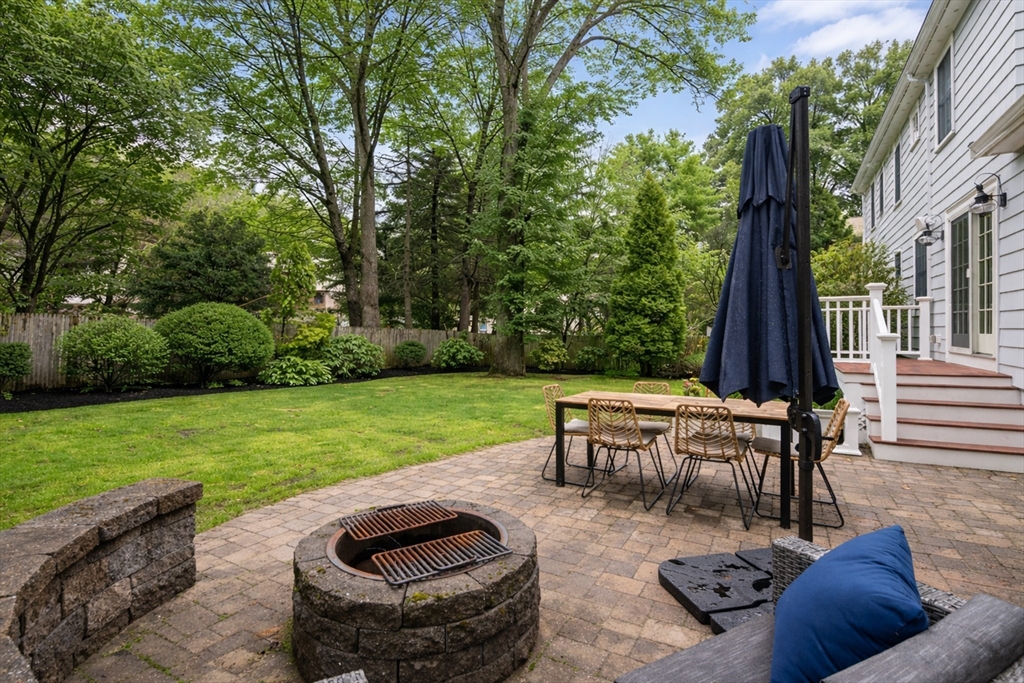 272 Quinobequin Road Newton, MA 02468 - Photo 4 of 31