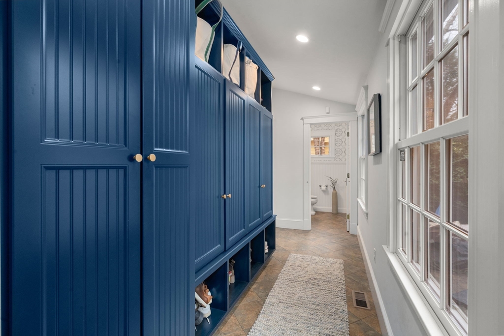 272 Quinobequin Road Newton, MA 02468 - Photo 5 of 31