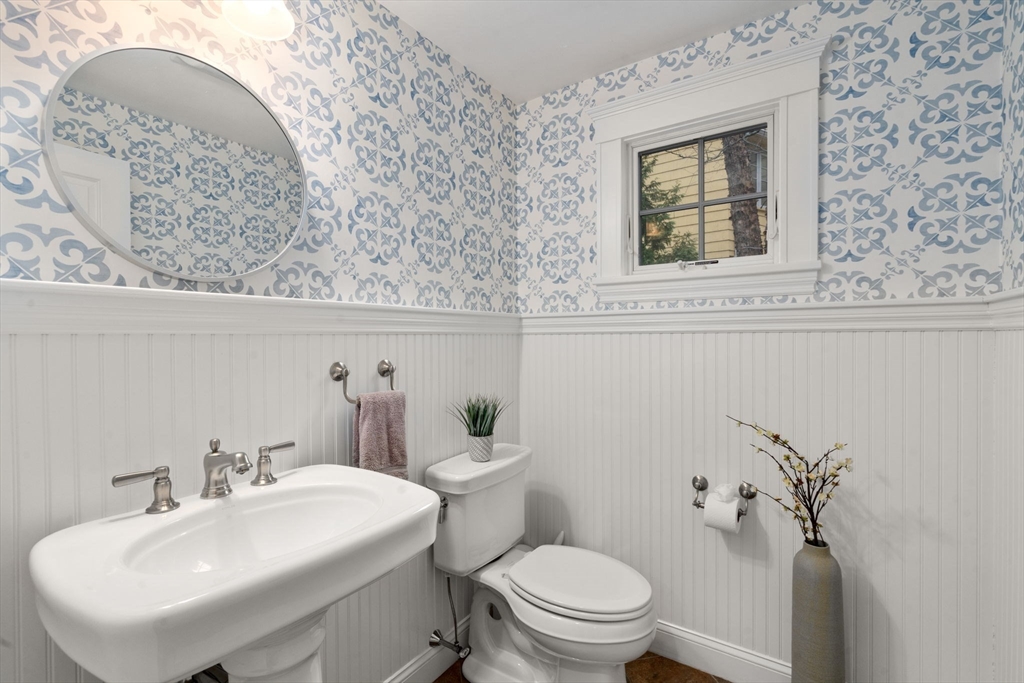 272 Quinobequin Road Newton, MA 02468 - Photo 6 of 31