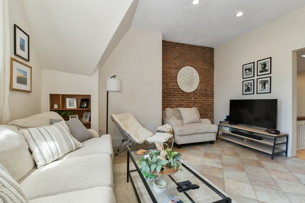 1774 Beacon Street, Unit 6 Brookline, MA 02445 - Photo 6 of 20