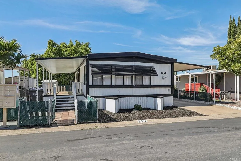 10767 Jamacha Spring Valley, Unit 217 Spring Valley, CA 91978 - Photo 2 of 24 a front view of a house with a garden