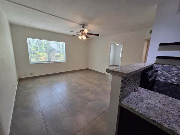 $2,100 | 720 Northeast 2nd Street, Unit 2, Fort Lauderdale, FL 33301