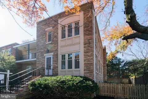 $925,000 | 3135 14th Street South, Arlington, VA 22204