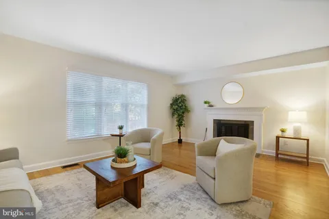 $925,000 | 3135 14th Street South, Arlington, VA 22204