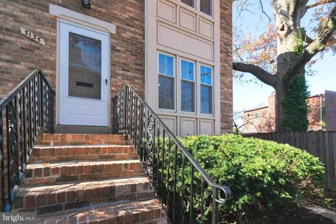 $925,000 | 3135 14th Street South, Arlington, VA 22204