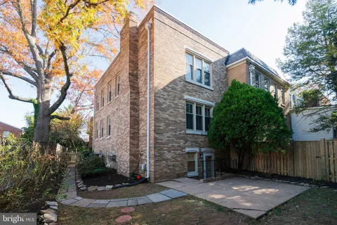 $925,000 | 3135 14th Street South, Arlington, VA 22204