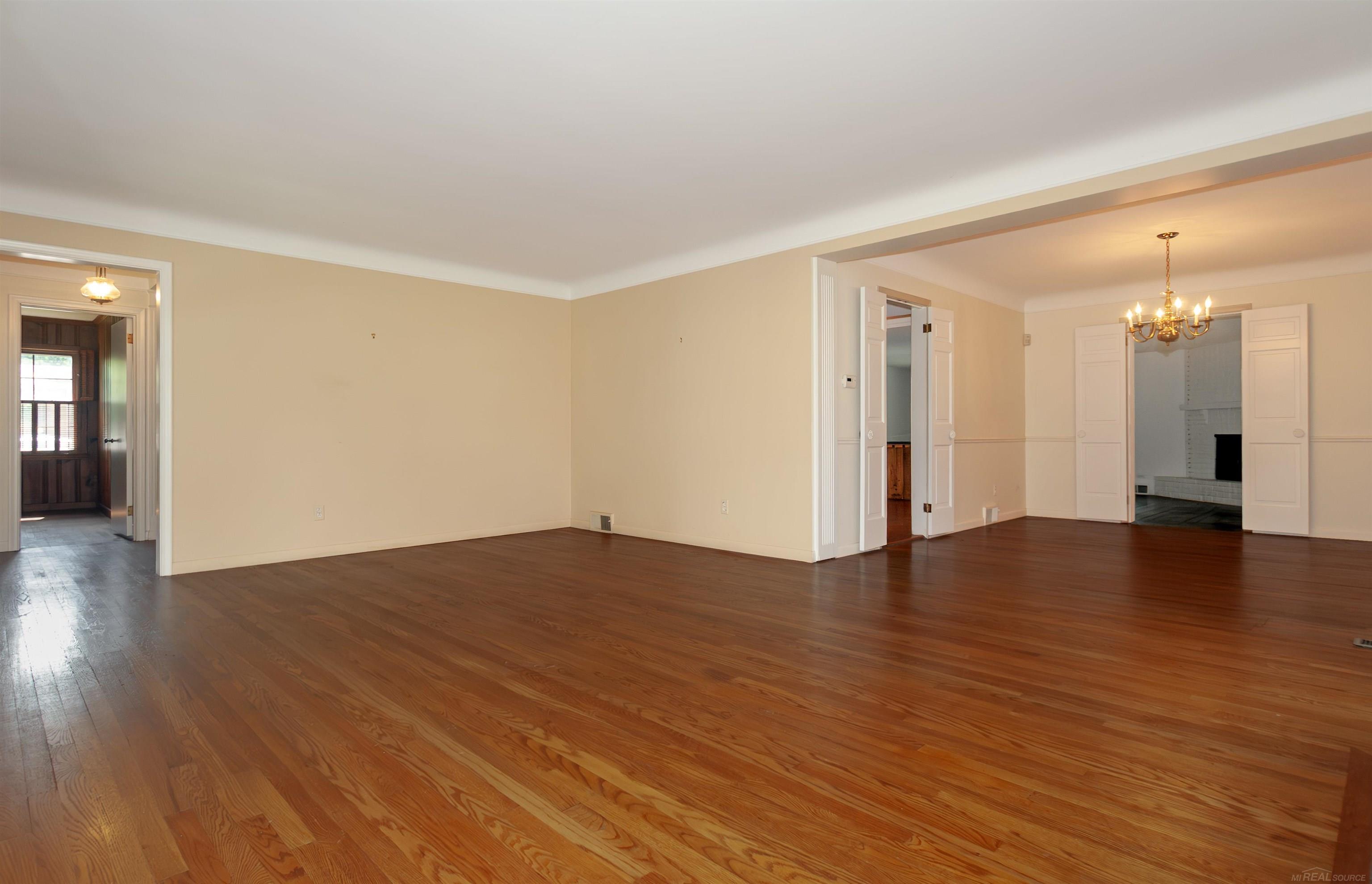55 Roslyn Road Grosse Pointe, MI 48236 - Photo 9 of 50 50149466-3ea4d091-b22e-4274-af4d-a03c2ba470ef.JPG